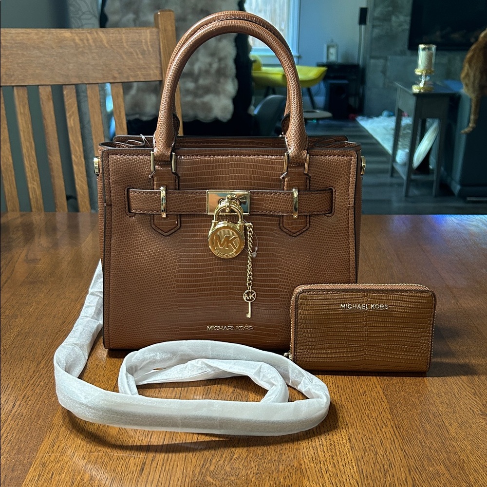 NWOT Michael Kors Tan Small Hamilton Satchel and Wallet Set